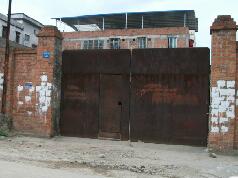 南梧大道獅山公園后大雞村獨院汽車修理廠招租，兼營汽車出租業(yè)務